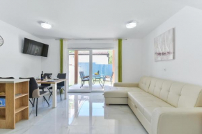 Luxurious two bedroom villa with jacuzzy- casA3